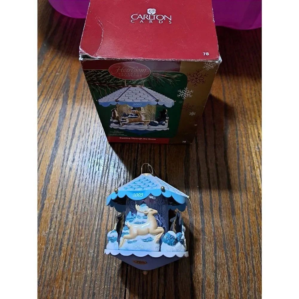 2005 Carlton Cards Heirloom Dashing Through the Snow Christmas Holiday Ornament